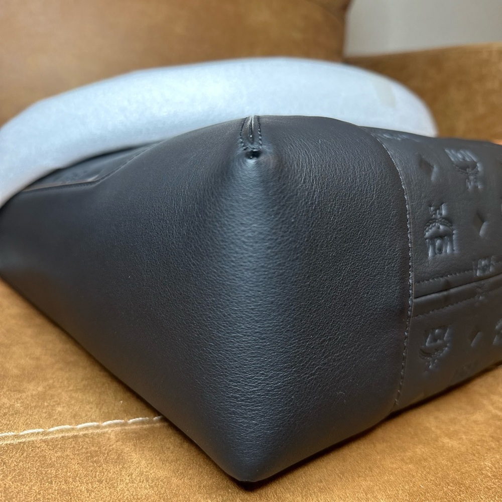 MCM Large Aren Hobo Bag in Embossed Monogram Leather - Picture 7 of 11